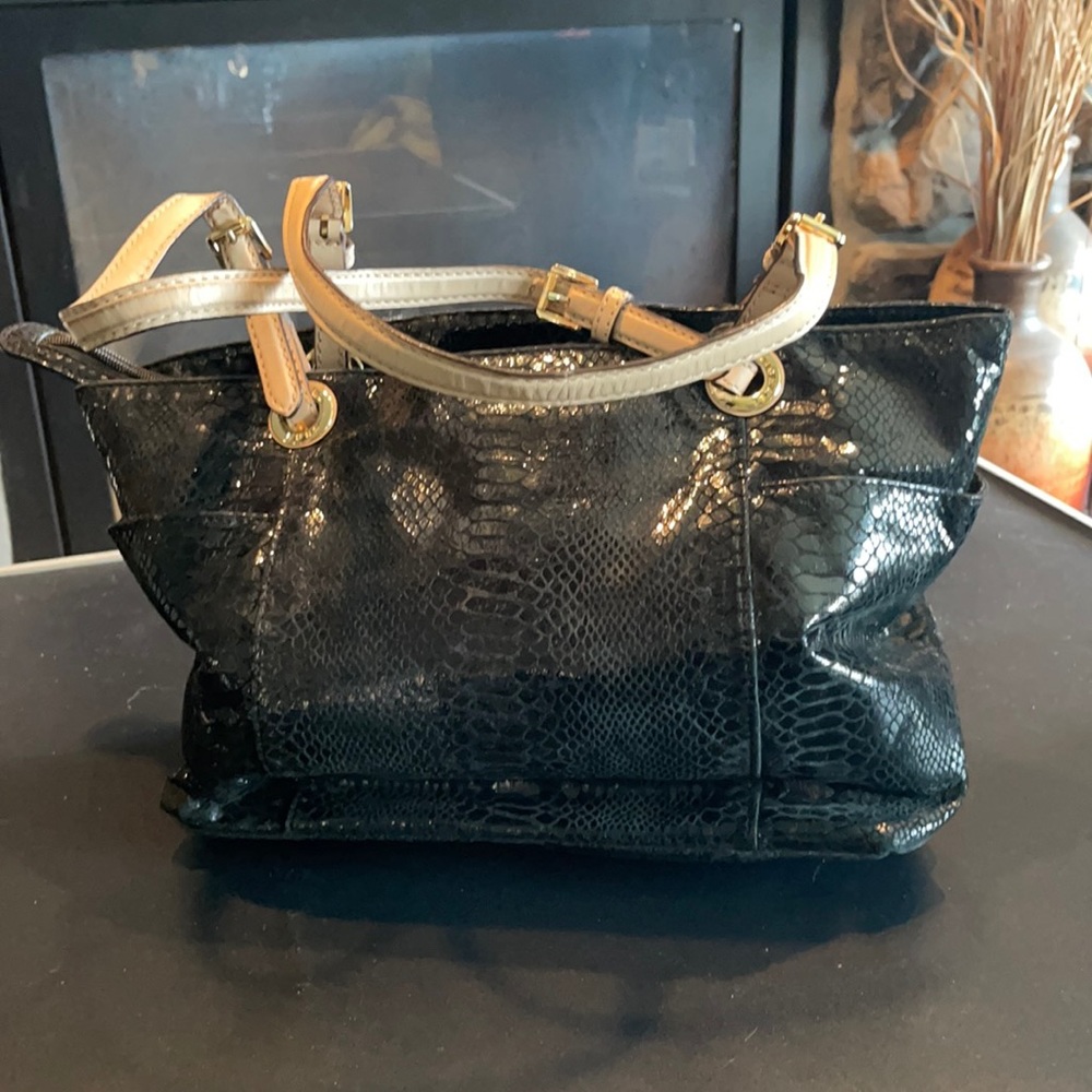 Michael Kor shoulder bag. 16X10X5